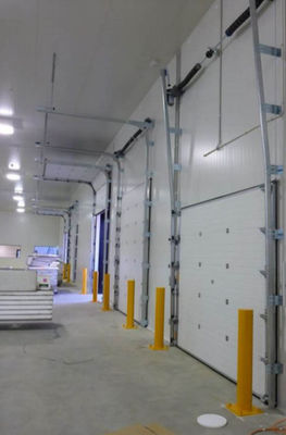 Przemysłowa brama segmentowa o wysokiej wytrzymałości z dużą prędkością otwierania i górnym panelem warstwowym