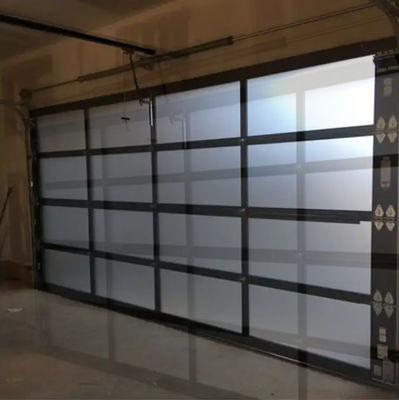 Nowoczesne drzwi sekcjonalne z aluminium Białe/brązowe/szare drzwi izolacyjne ze stopu dźwiękowego Otwierające się automatycznie Przejrzyste szklane drzwi